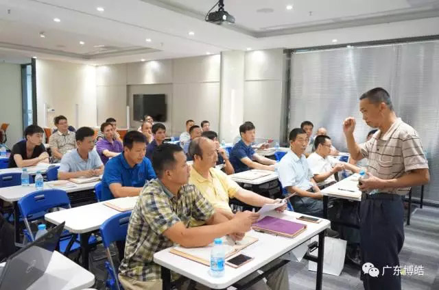 主講——原中國玻璃鋼協會技術研修的模具制作特聘講師、廣東博皓復合材料有限公司復合材料應用技術總顧問譚永枝老師